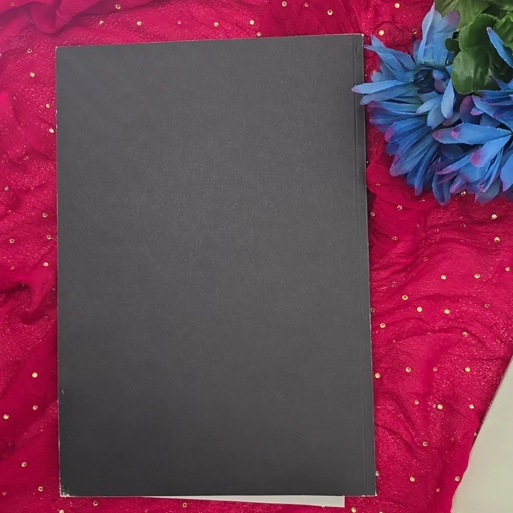 CHANEL Fashion Book Set with Black and White Covers‎